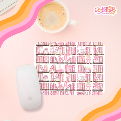 Tapete de rato rosa estilo biblioteca 