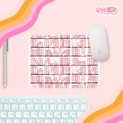 Tapete de rato rosa estilo biblioteca 